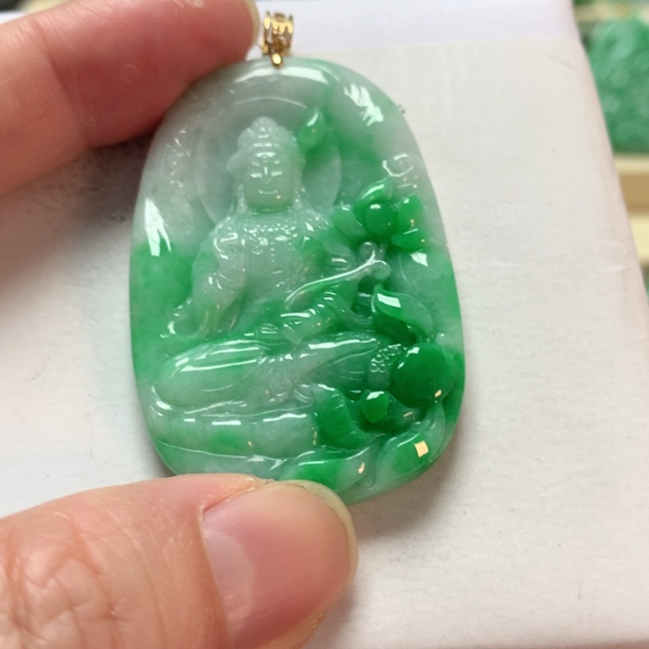 翡翠吊坠(不含链)18K金镶嵌