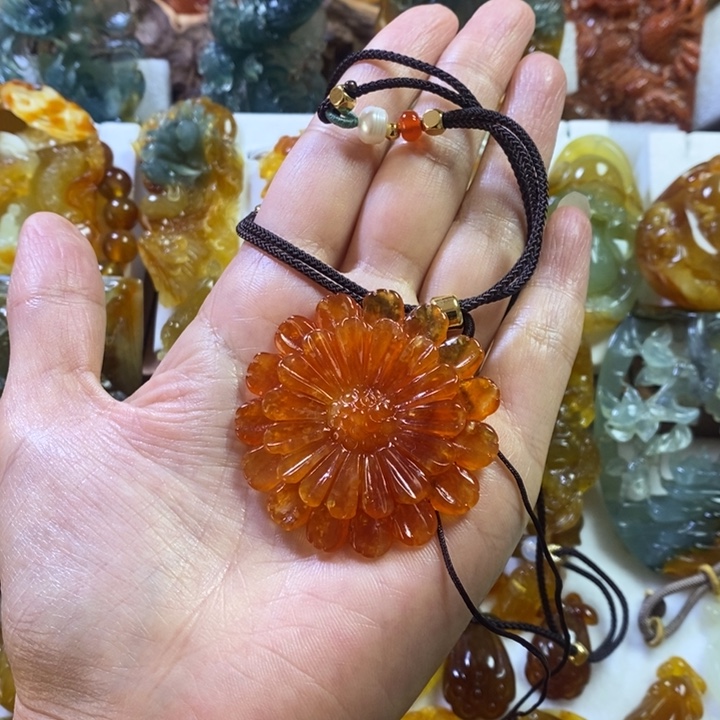 昵***置蛇纹石玉未镶嵌颈饰