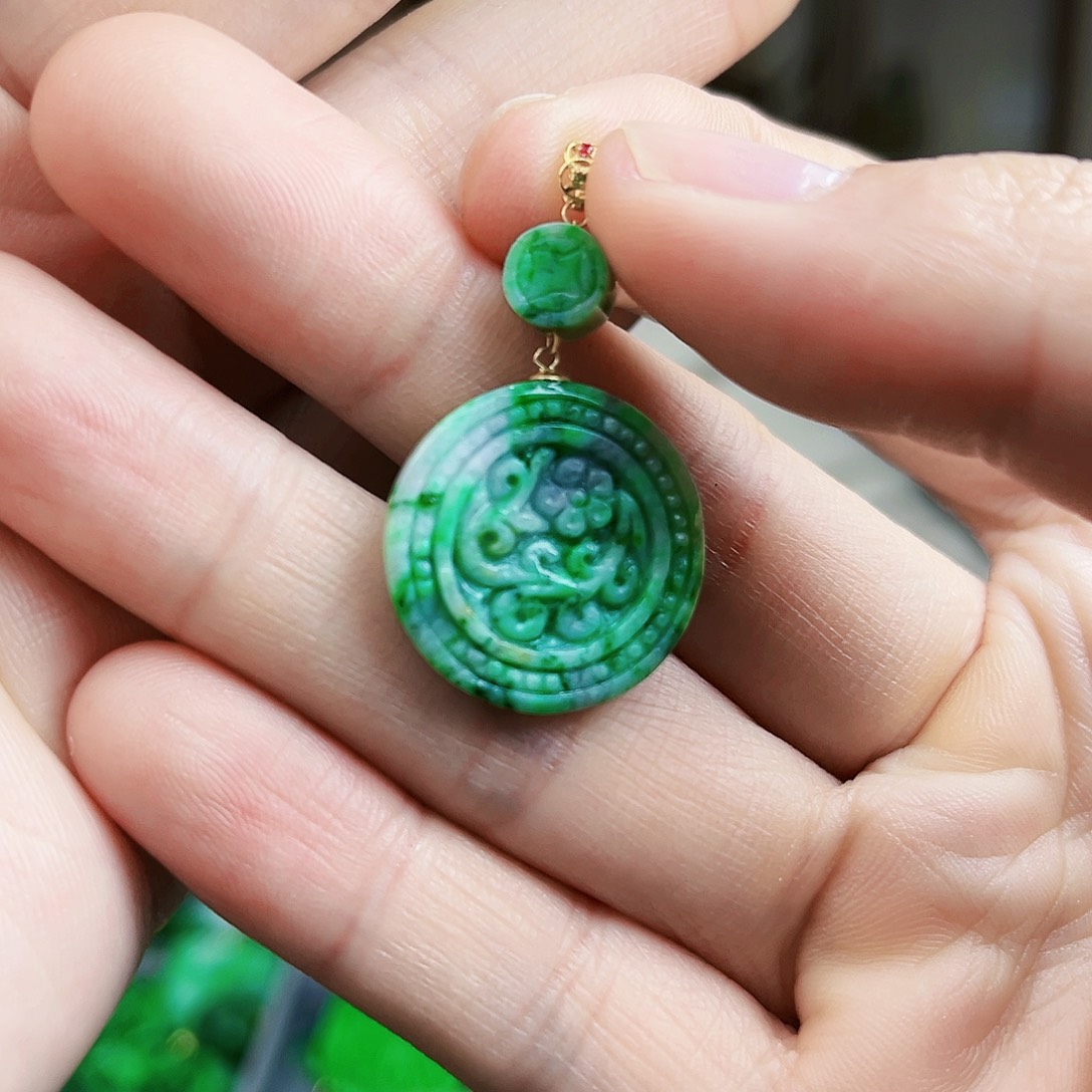 翡翠颈饰18K金镶嵌吊坠