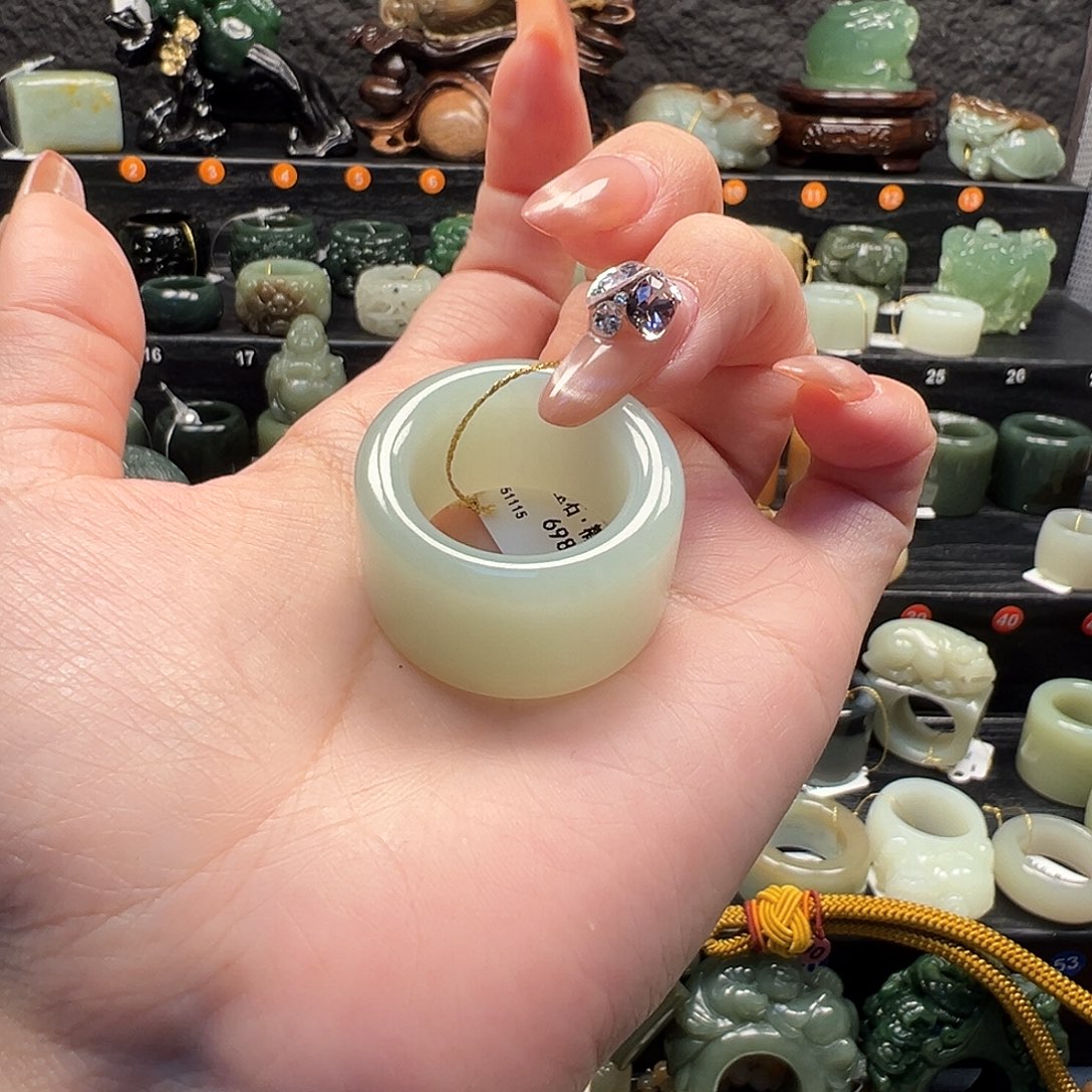 閒***鶴和田玉未镶嵌戒指内径21.6