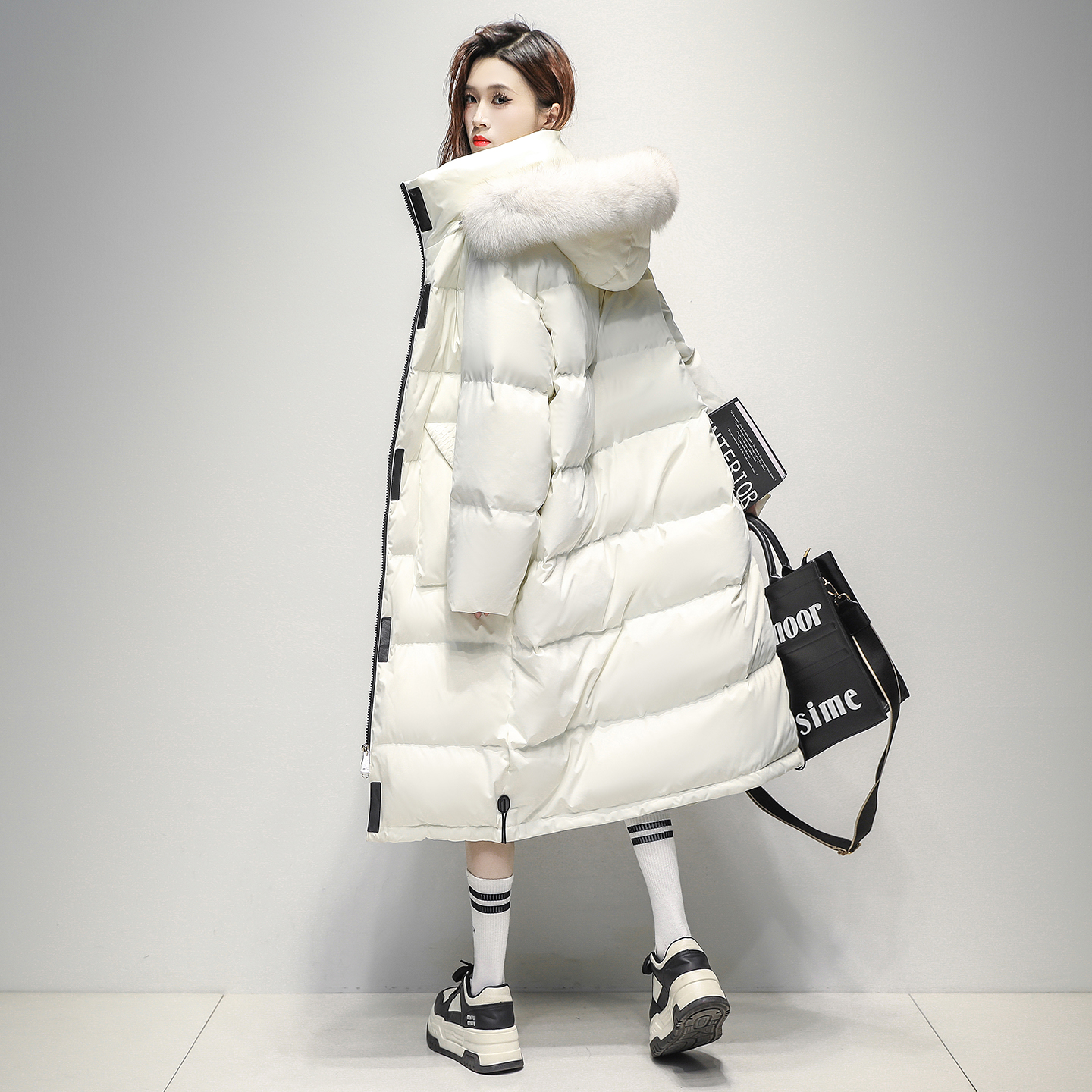 潮牌时尚狐狸大毛领羽绒服女2025冬季新款保暖抗寒连帽长款厚外套
