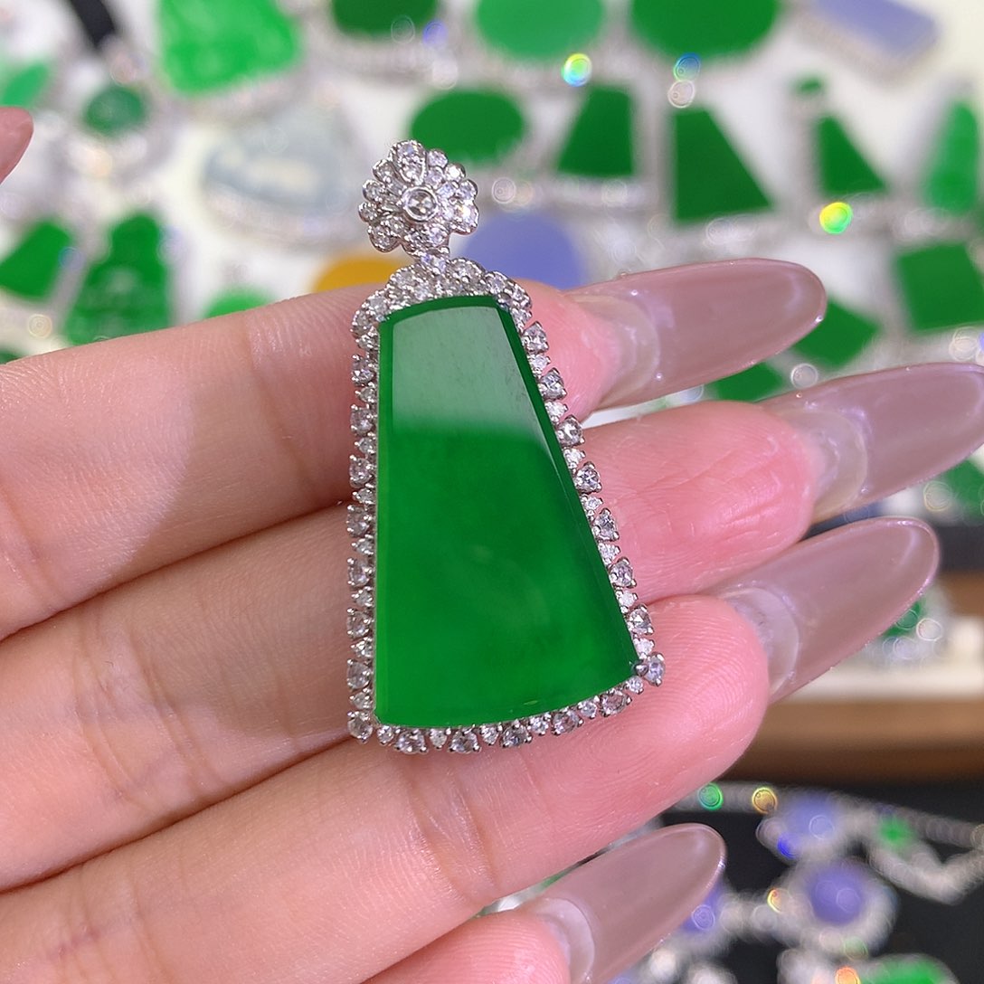 翡翠颈饰18K金镶嵌111111111111