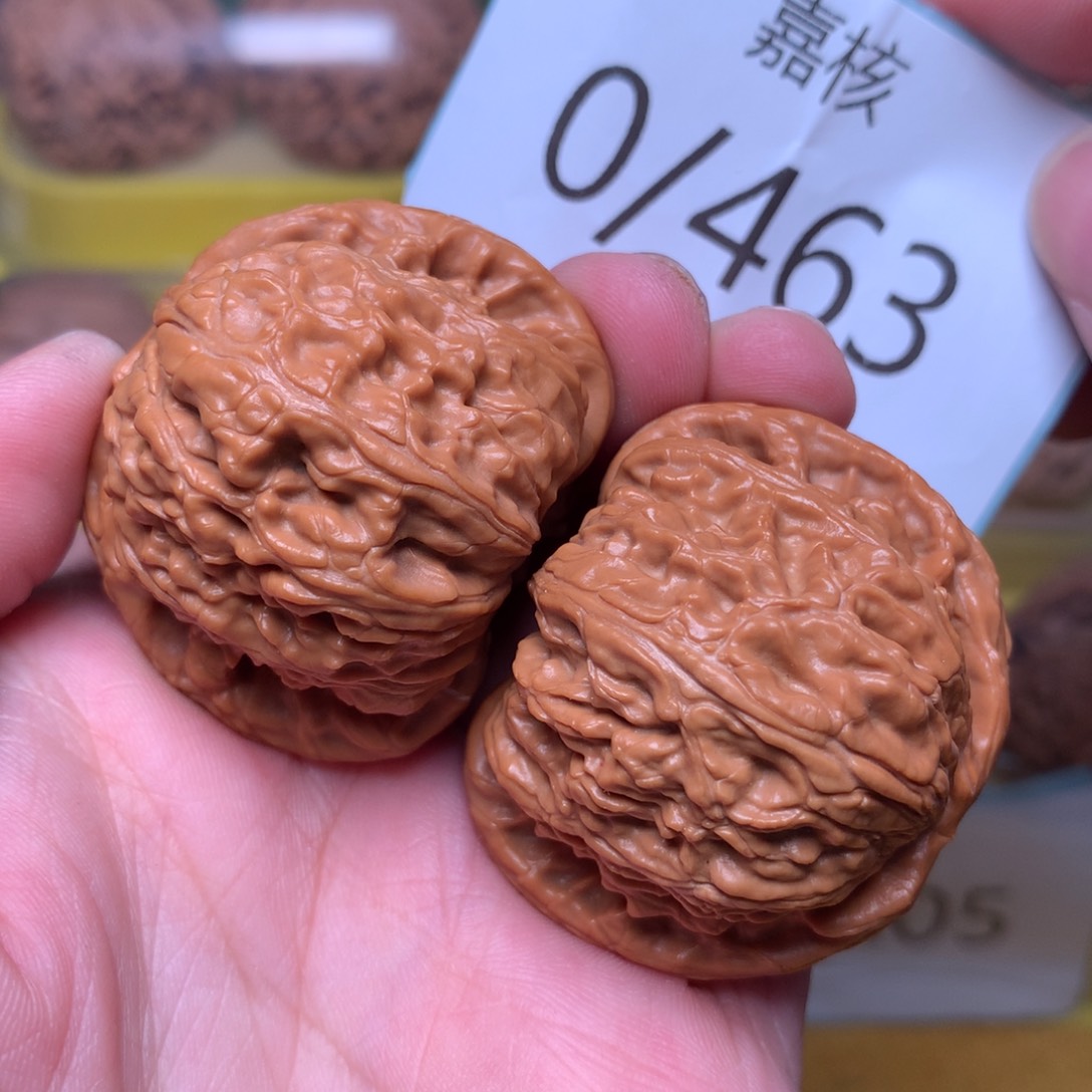 文玩核桃把件红皮闷白41