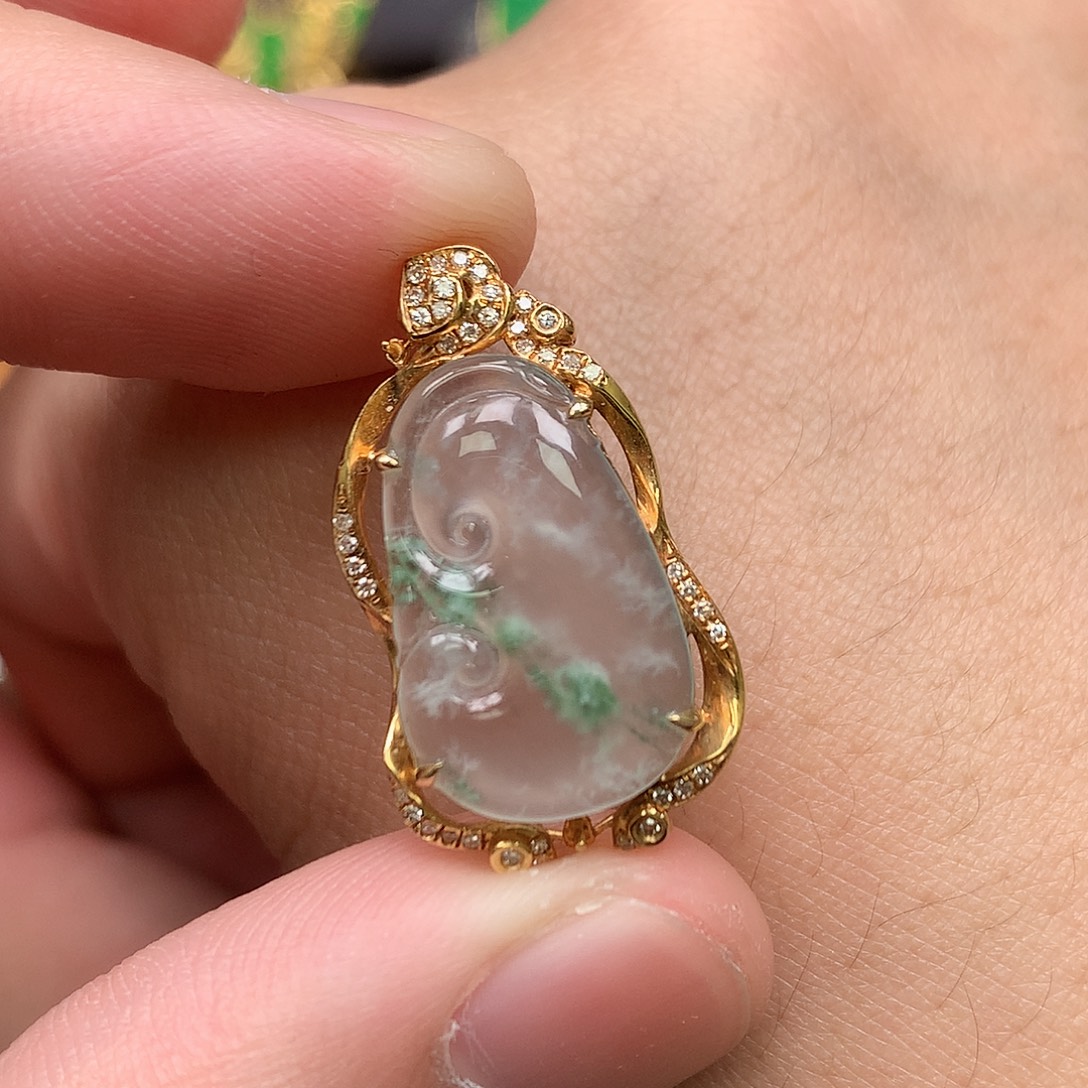 翡翠18K金镶嵌颈饰翡翠