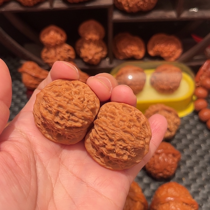 兴***岭把件文玩核桃龙骨闷尖