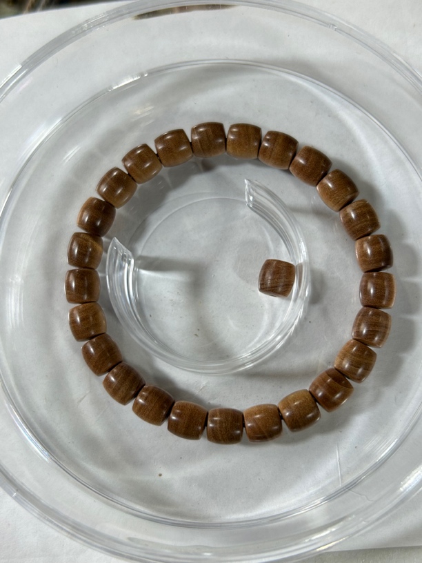 迈索尔老山檀香顶老料196号醇厚奶乳甜带药香，0.7✖️0.7直切珠