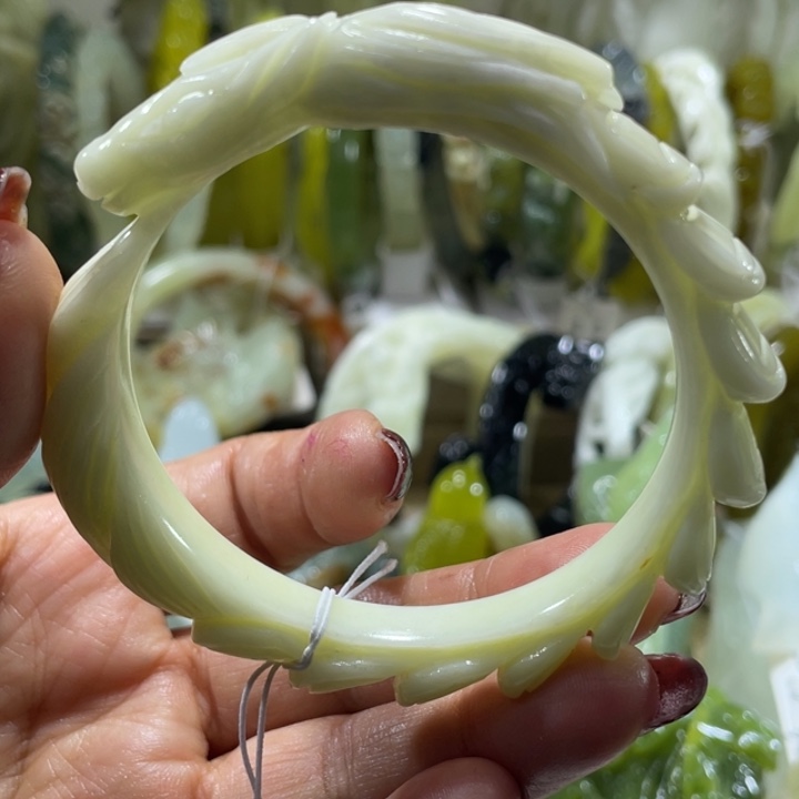 岫玉未镶嵌手镯54.55马马上有前