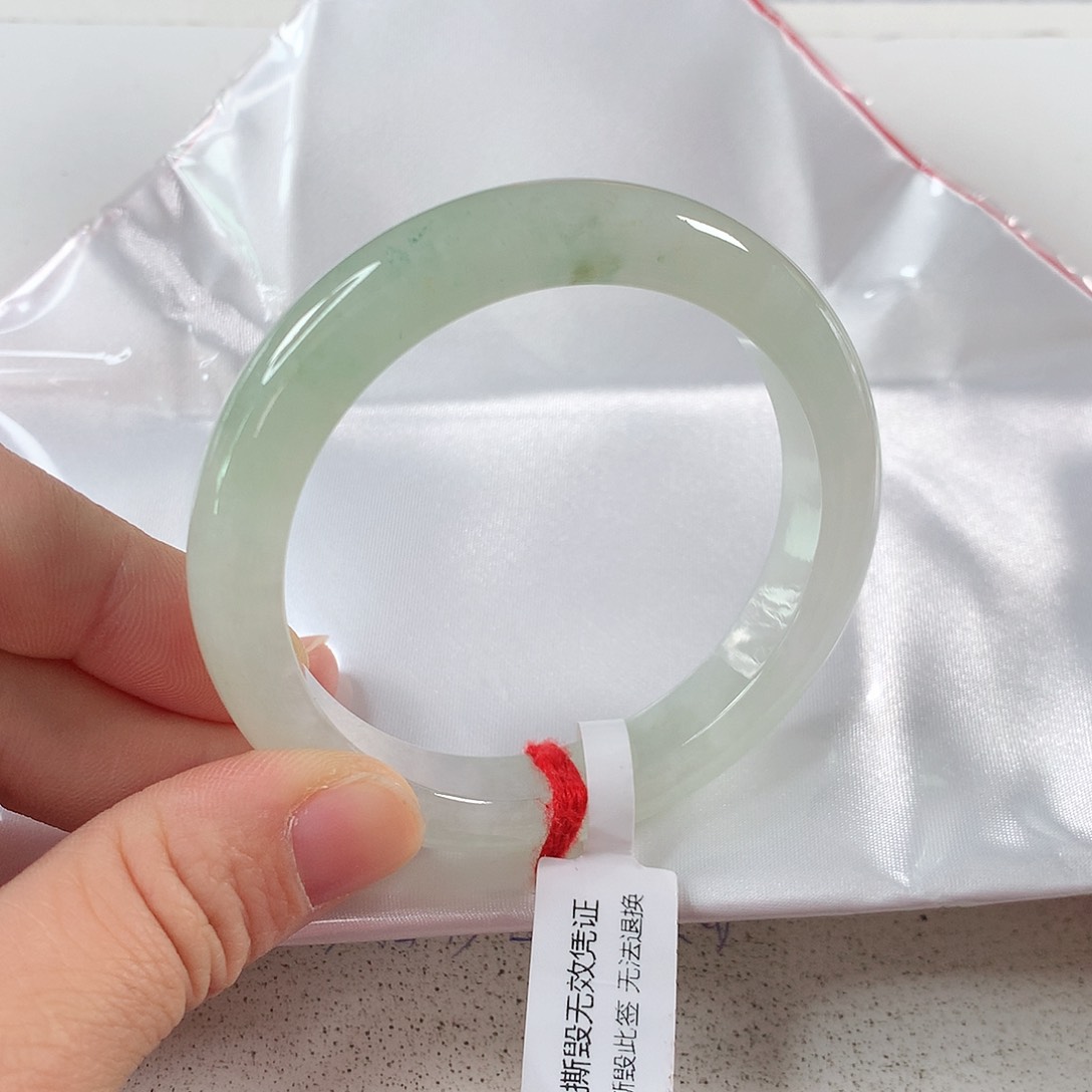 翡翠手镯未镶嵌①①②