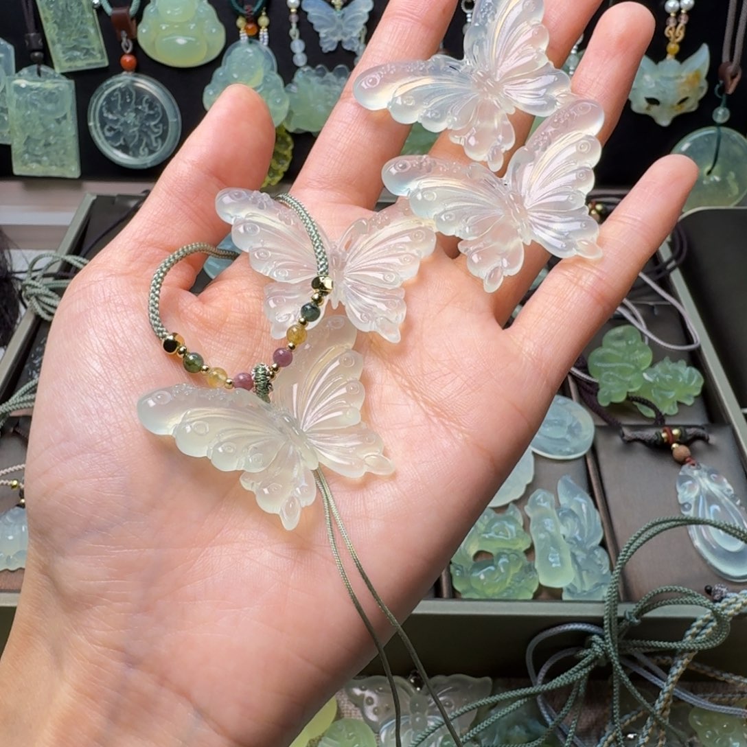蛇纹石玉颈饰未镶嵌一个