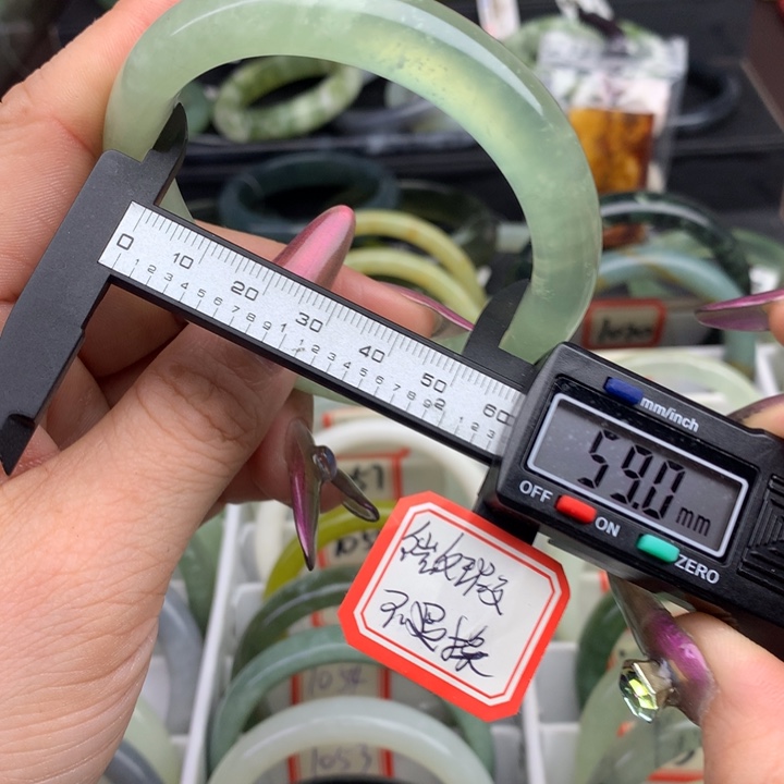 蛇纹石玉手镯未镶嵌1068