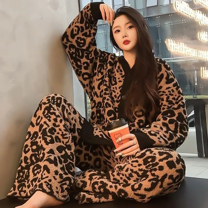 加绒可外穿珊瑚绒睡衣女士可爱柔软舒适家居服套装