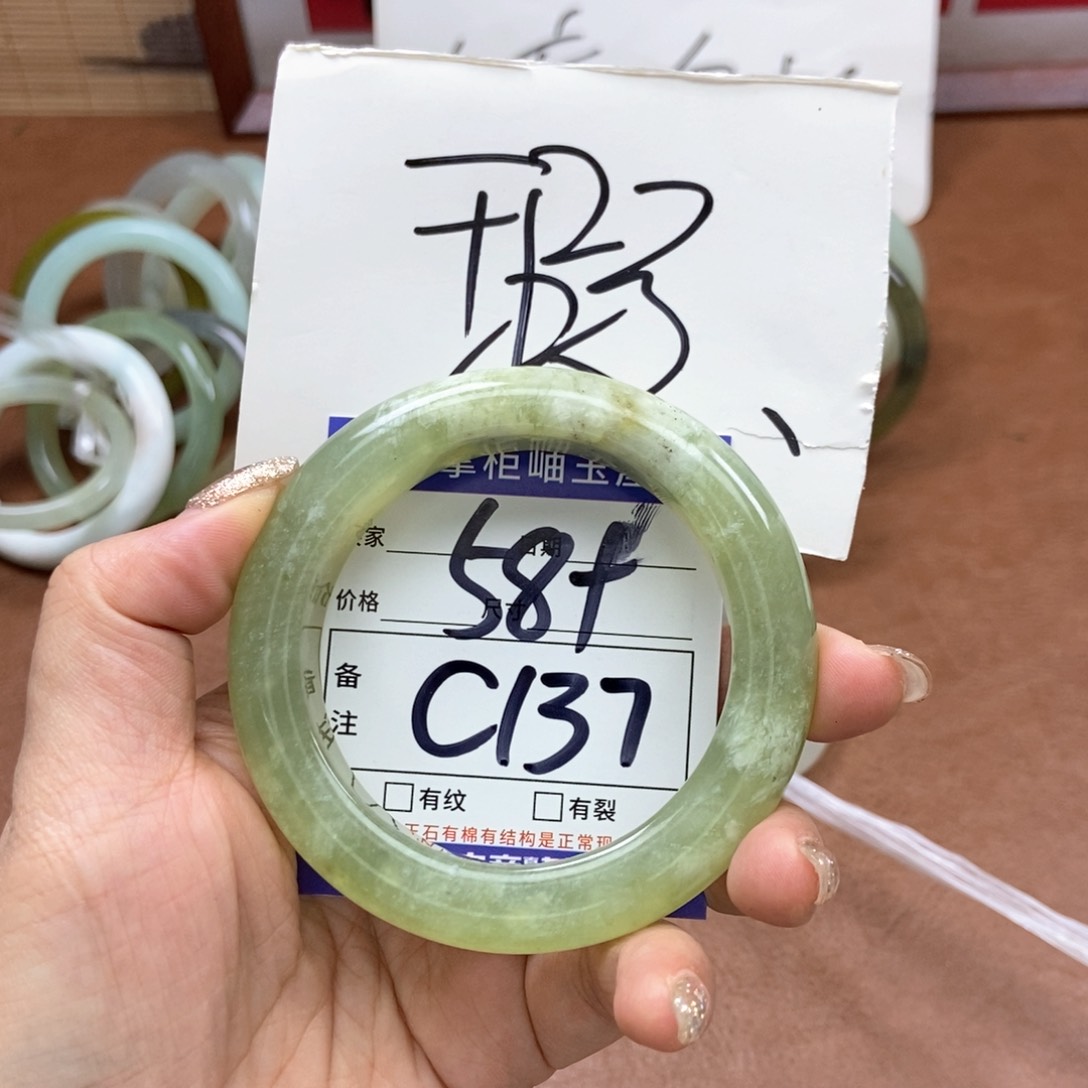 岫玉手镯手镯未镶嵌