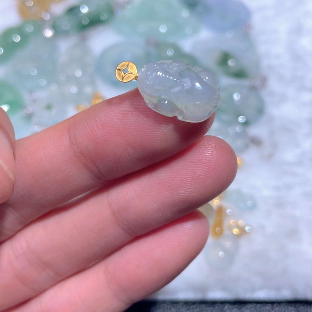 翡翠18K金镶嵌颈饰翡翠