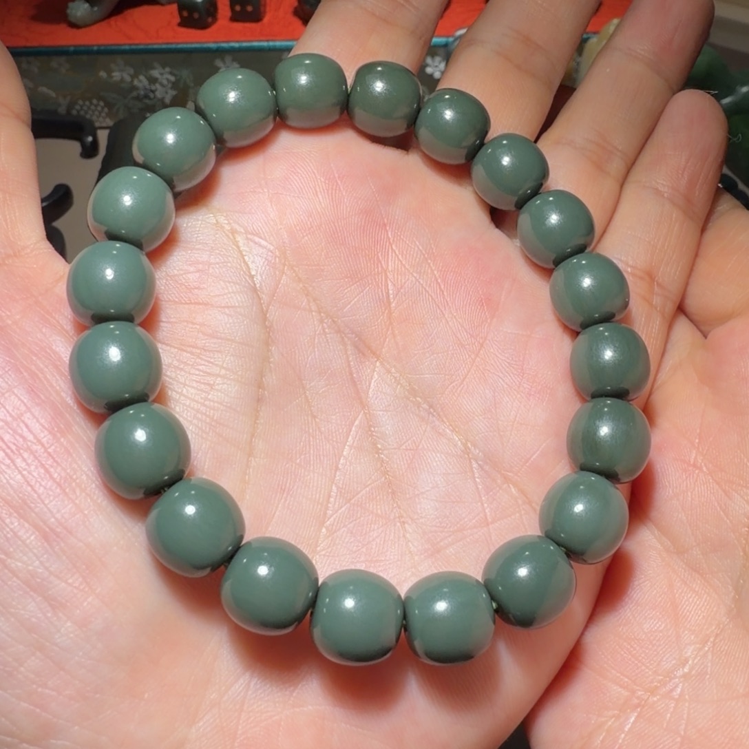 高***寒和田玉未镶嵌颈饰