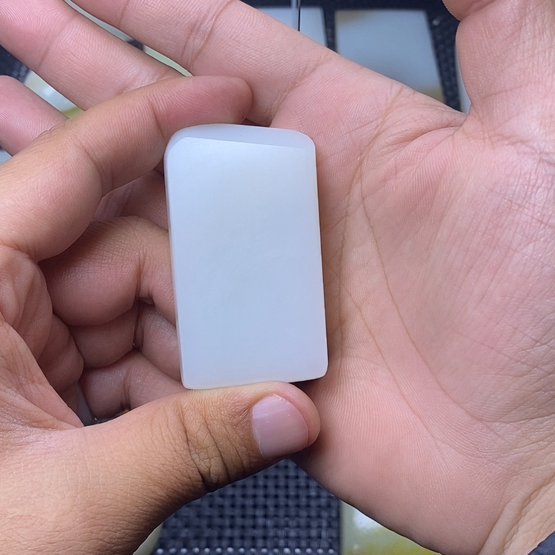 壹***劉定制和田玉未镶嵌牌