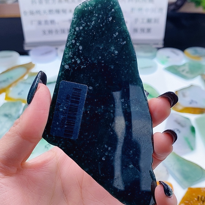 卧***雨定制翡翠未镶嵌定制翡翠未镶嵌