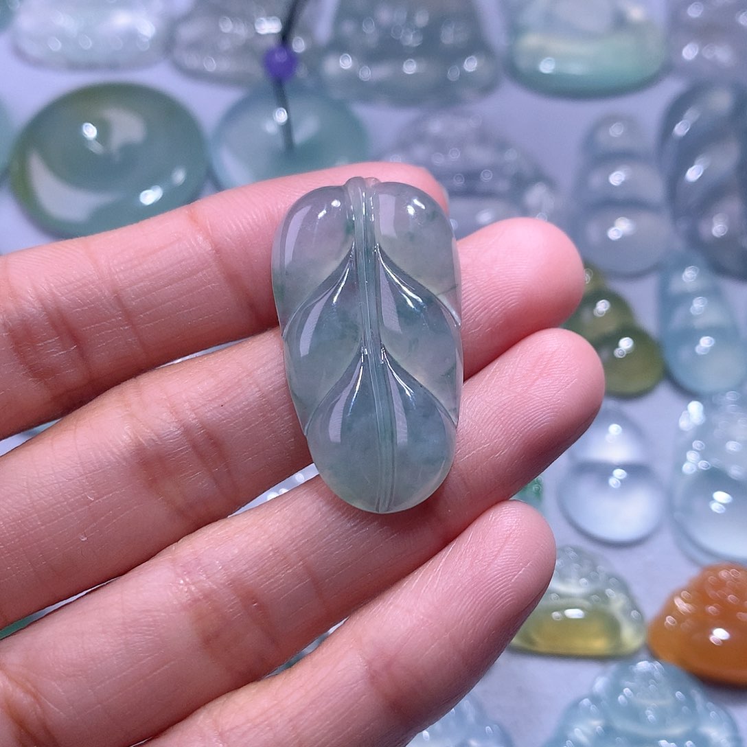 【闪购商品】翡翠颈饰未镶嵌叶子