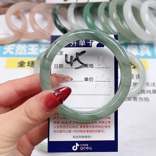 石英质玉手镯未镶嵌