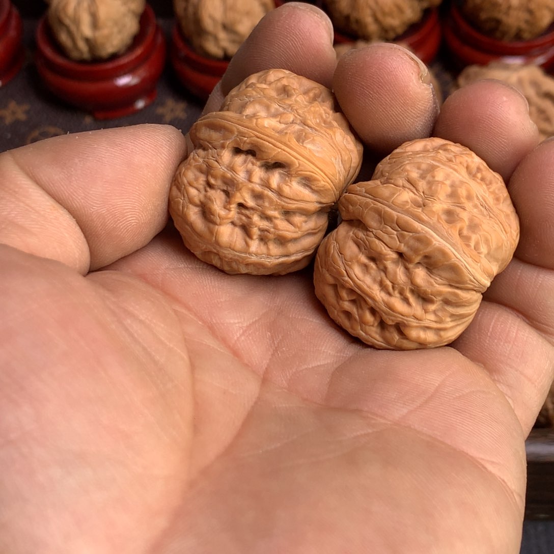 文玩核桃吊坠阿**尼元宝