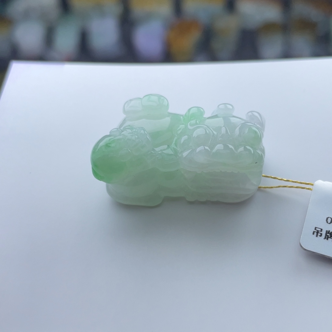 翡翠未镶嵌颈饰貔貅