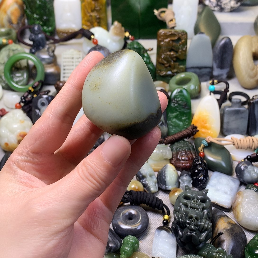 和田玉颈饰未镶嵌奇**赏