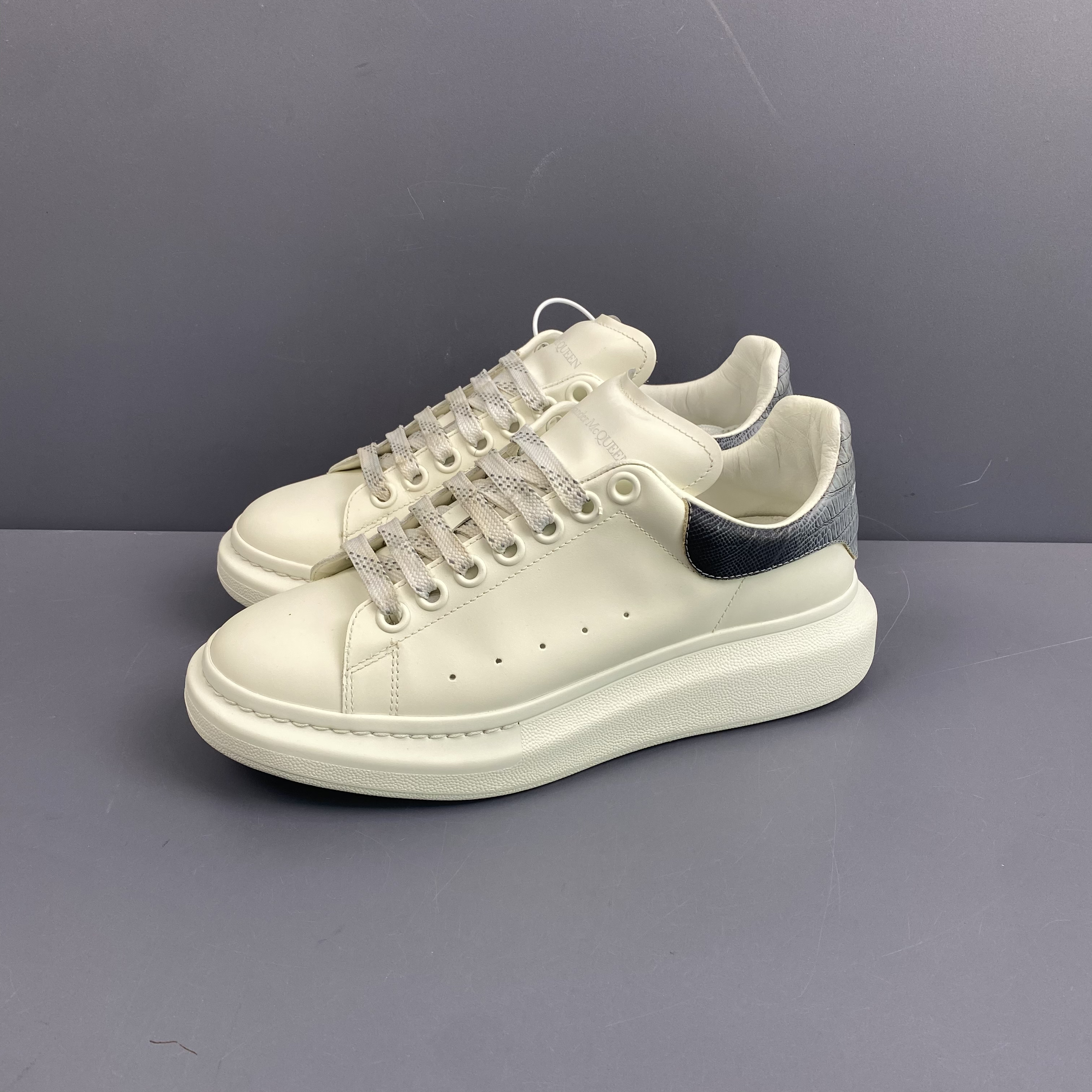 95新 Alexander McQueen/亚历山大·麦昆 39码白蓝尾休闲鞋很新250