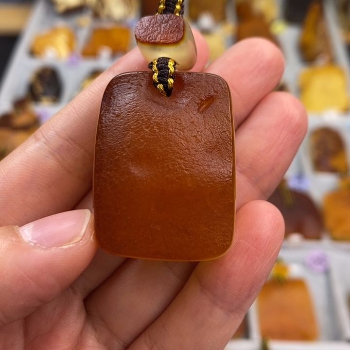 定制琥珀未镶嵌红皮蜜蜡原石