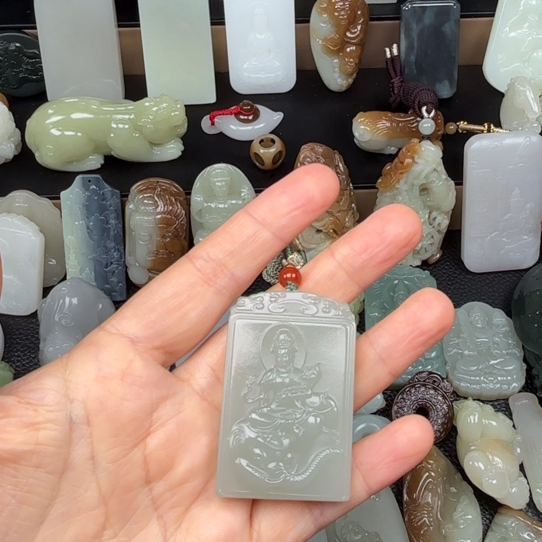 颈饰未镶嵌和田玉蒙****飞