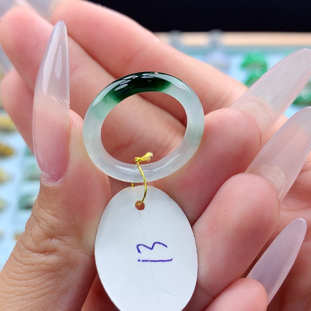 翡翠戒指未镶嵌龙*甲13圈