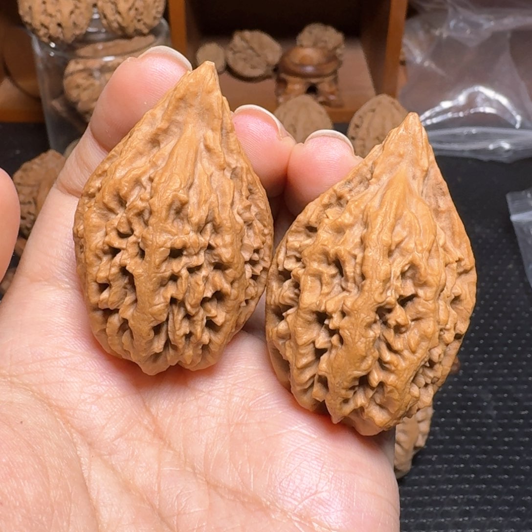 文玩核桃把件楸鸡心