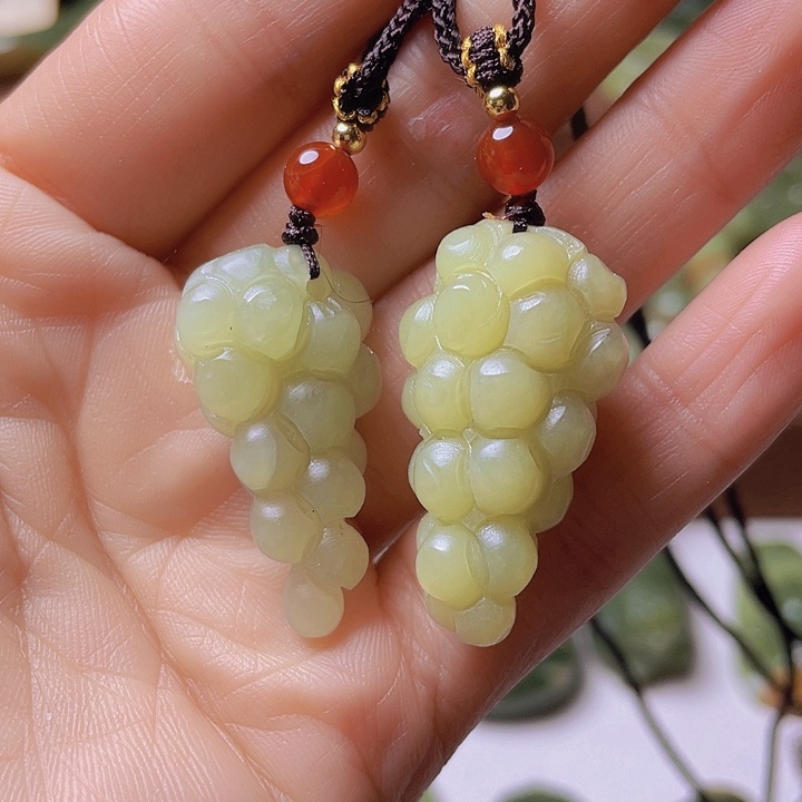 未镶嵌岫岩河磨玉（透闪石质玉）把件