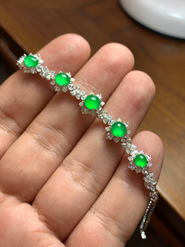 18k金镶嵌大钻围镶冰种满绿蛋面手链