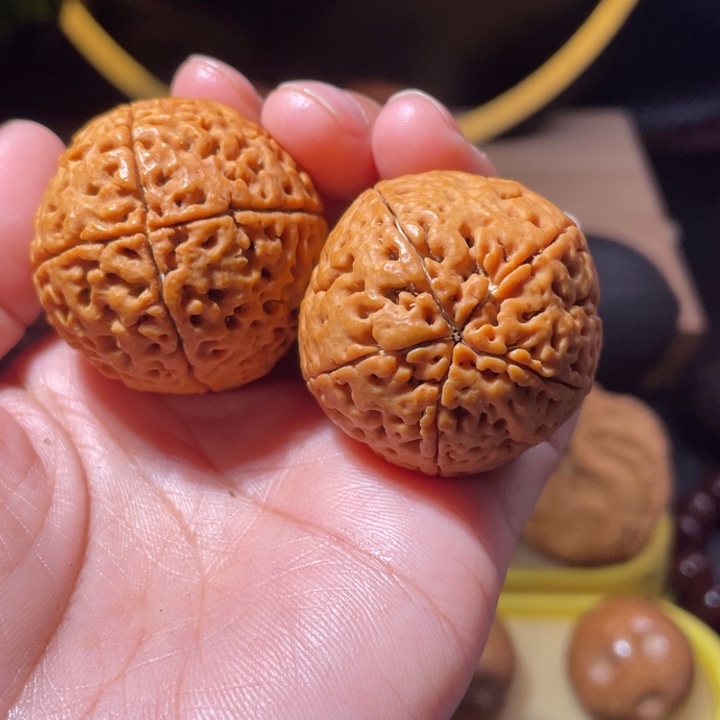 桃核把件四五瓣金刚菩提