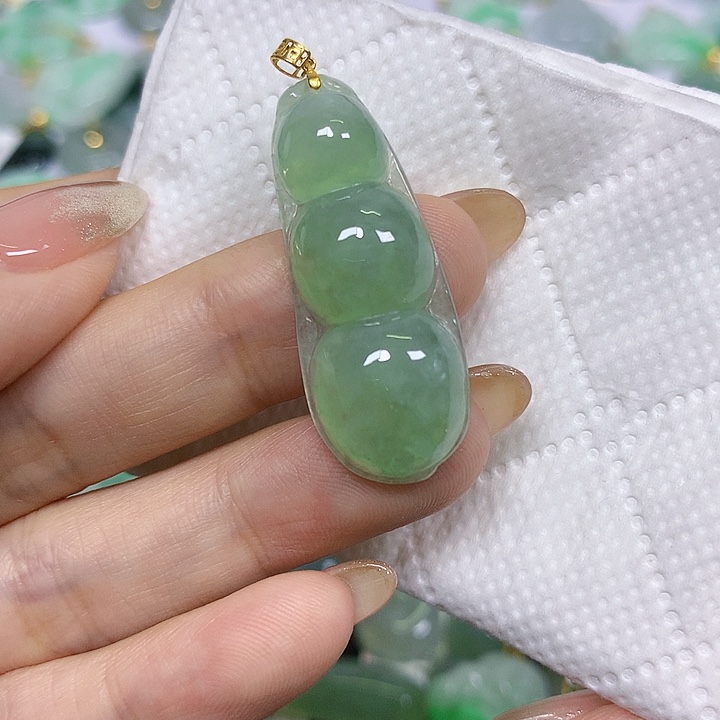 翡翠18K金镶嵌颈饰挂件