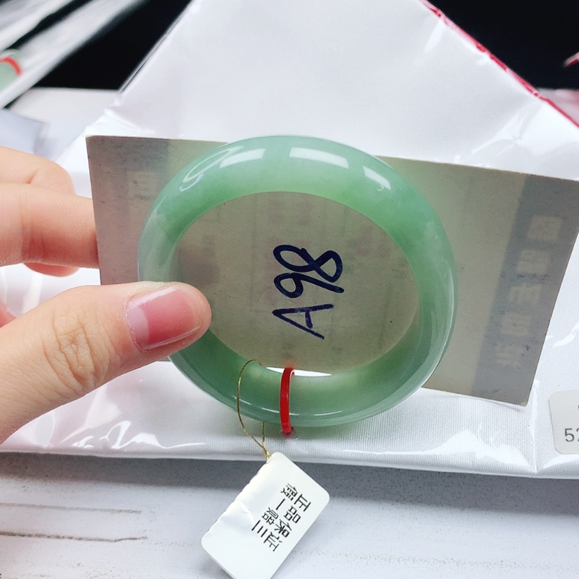 【闪购商品】翡翠手镯（贵妃镯）未镶嵌天然缅甸a货手镯52+