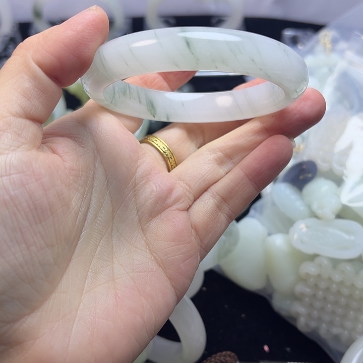 石英岩玉未镶嵌手镯
