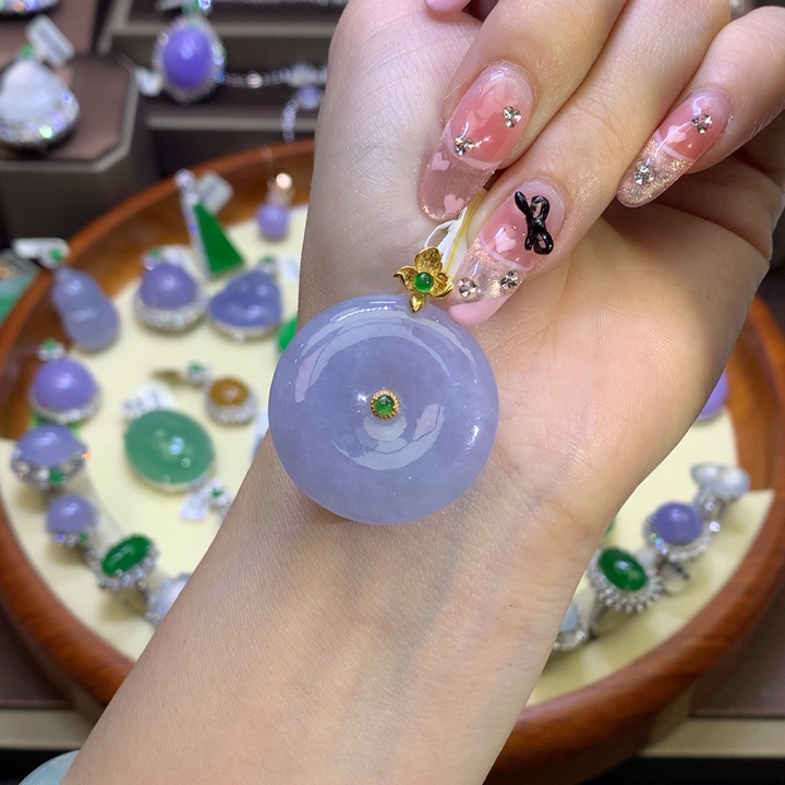 翡翠颈饰18K金镶嵌翡翠吊坠