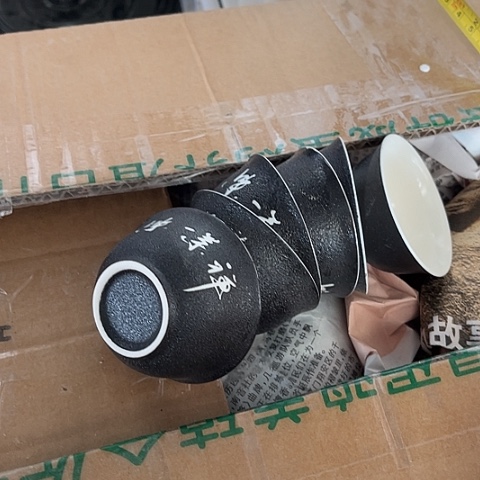 微瑕，不能明火，口径6高3，8个外黑内白