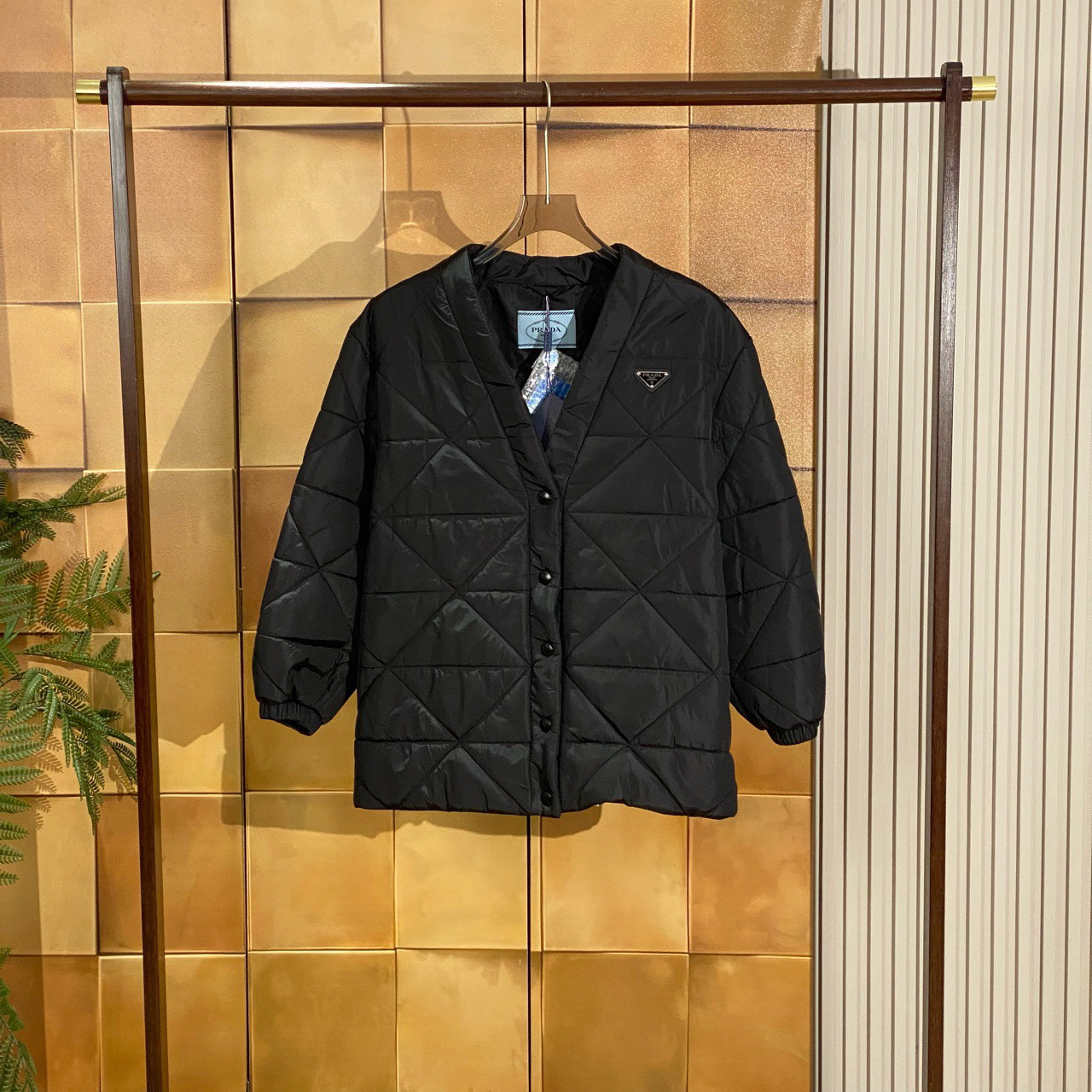 Prada 爆款黑色菱形格纹三角标棉服外套/36码/全新带吊/27311