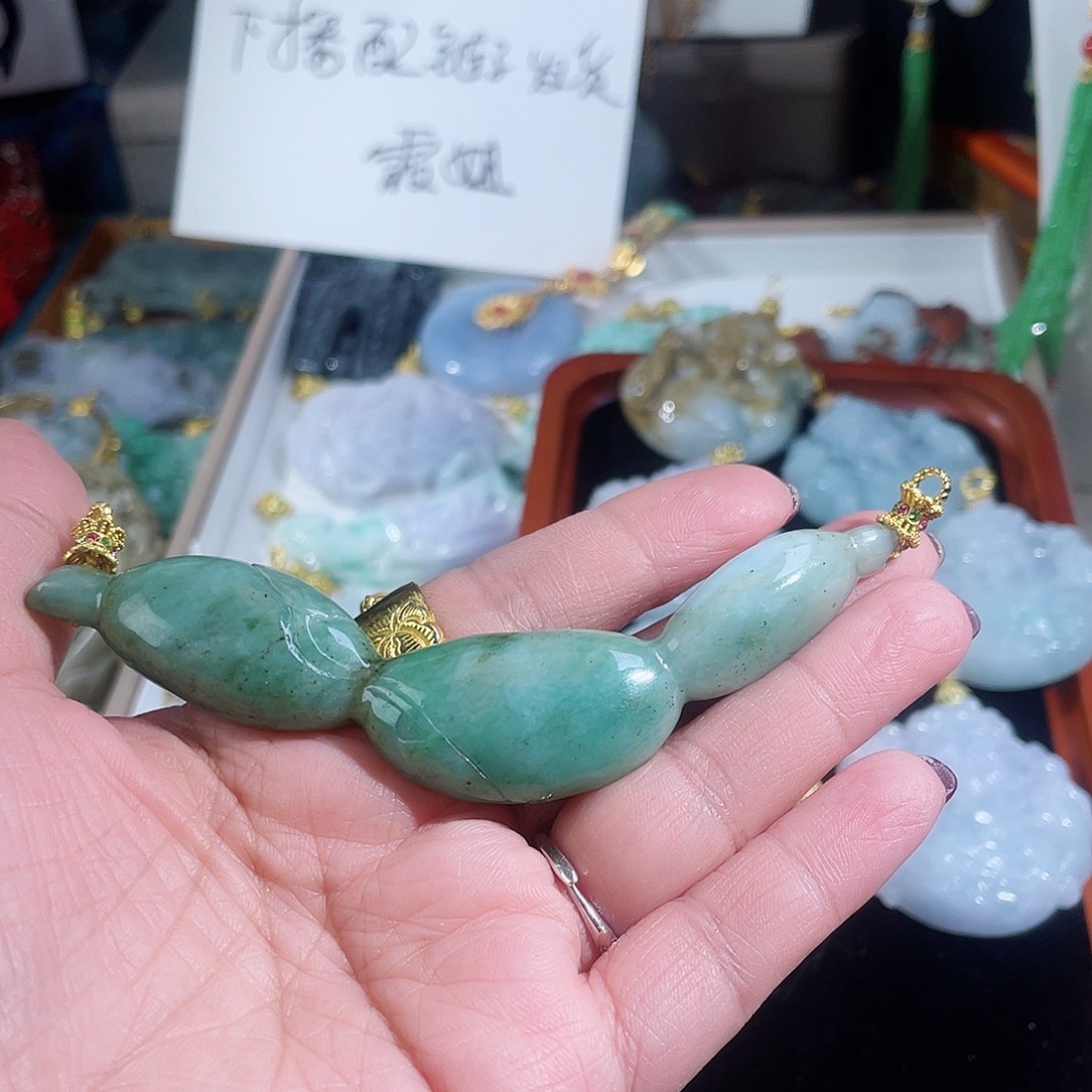 翡翠颈饰未镶嵌翡翠老料子藕节