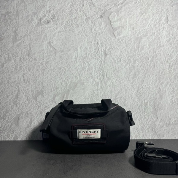 95新/纪梵希/市场价1971/包包/250219XZ0029