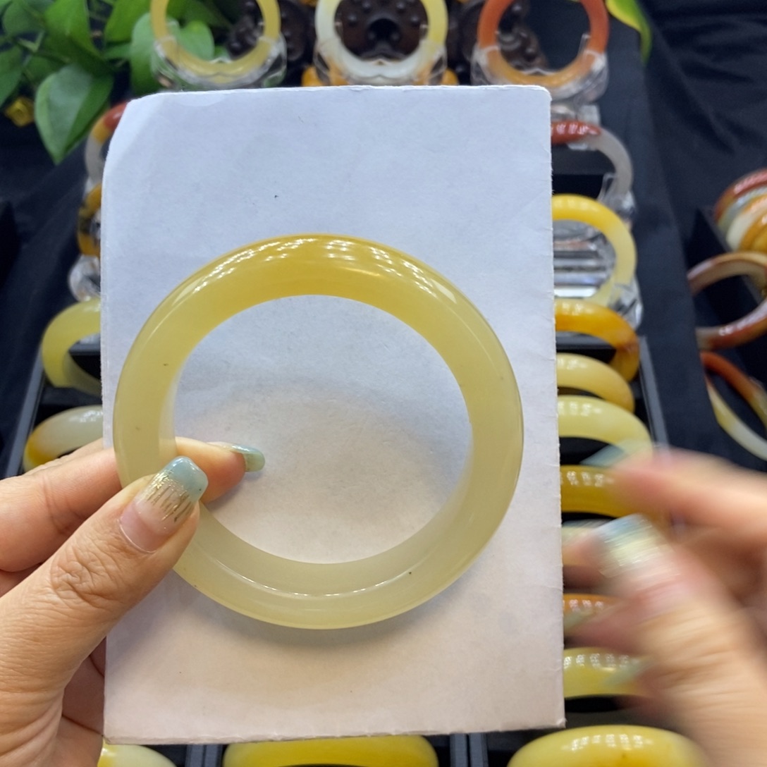 潜***子石英质玉（黄龙玉）未镶嵌手镯H