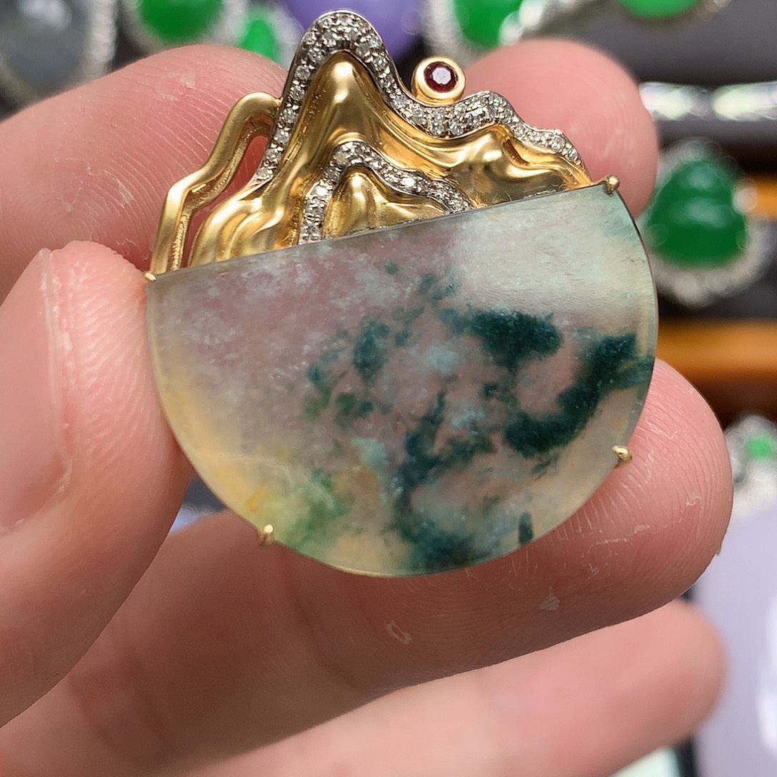 翡翠18K金镶嵌颈饰