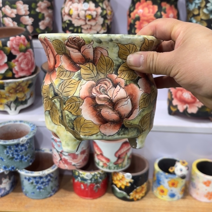 内口具白色长刺和小脉