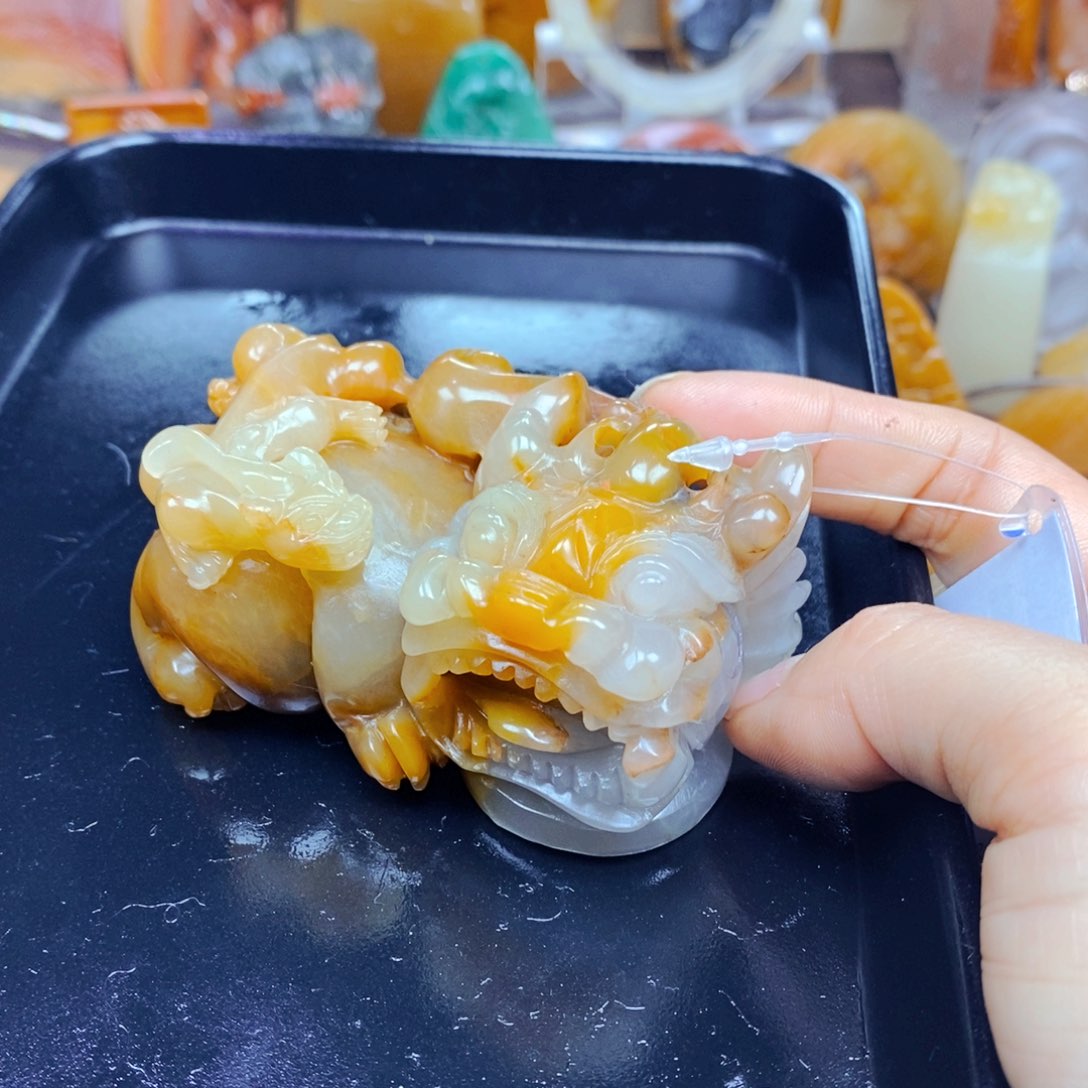 石英质玉（黄龙玉）未镶嵌颈饰