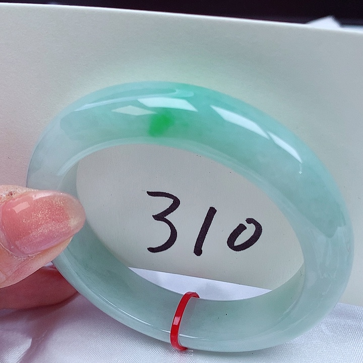 翡翠手镯未镶嵌翡翠