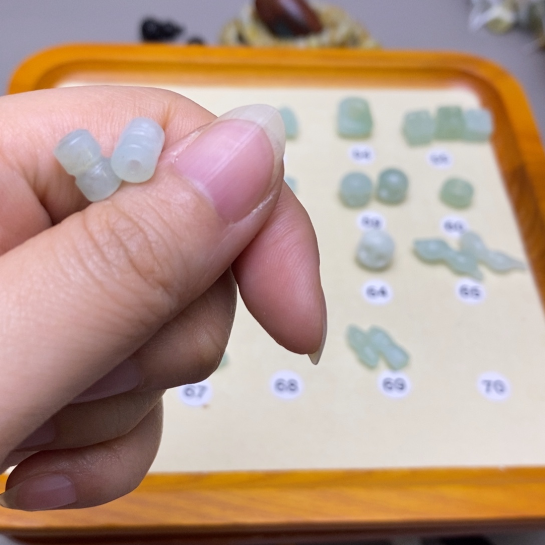 Y***。蛇纹石玉未镶嵌配饰