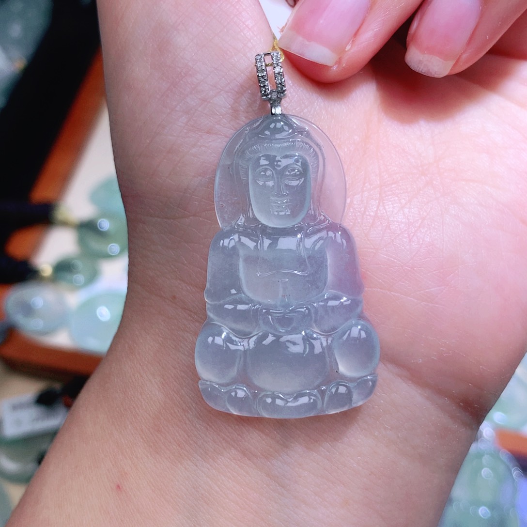 翡翠18K金镶嵌颈饰观音