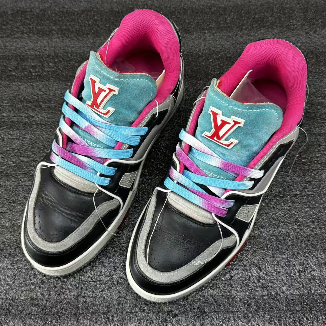 【海蜀黍特惠】LouisVuitton/路易威登走秀款黑水泥配色Trainer板鞋
