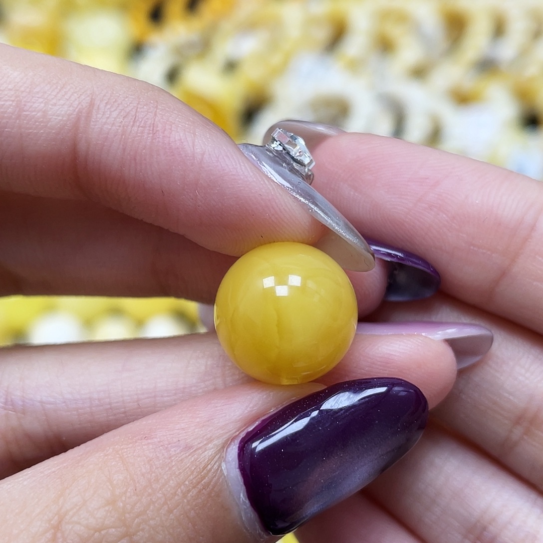 蜜蜡未镶嵌裸石13.8mm鸡油黄圆珠